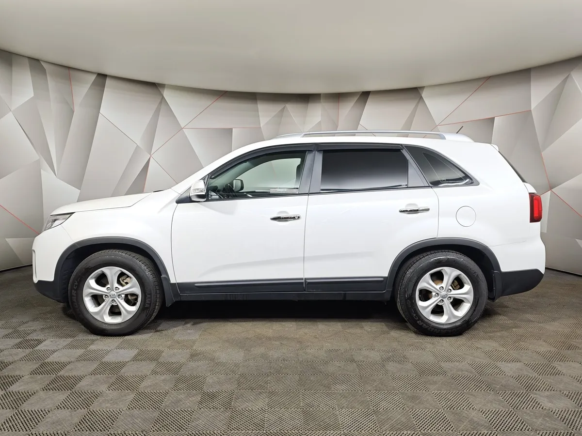 Kia Sorento 2.4 AT (175 л.с.) Classic Белый в АВИЛОН. Слайд №5