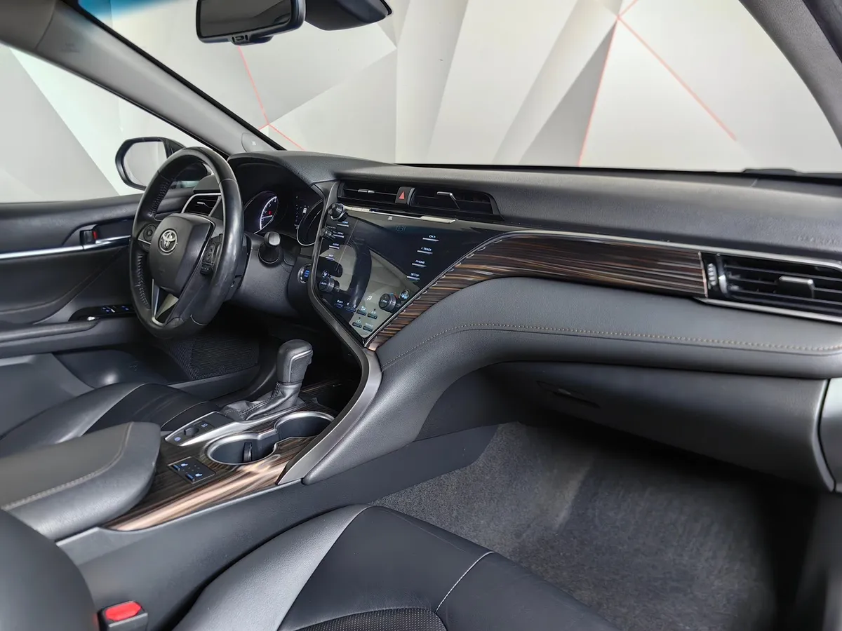Toyota Camry 3.5 AT (249 л.с.) Черный в АВИЛОН. Слайд №13