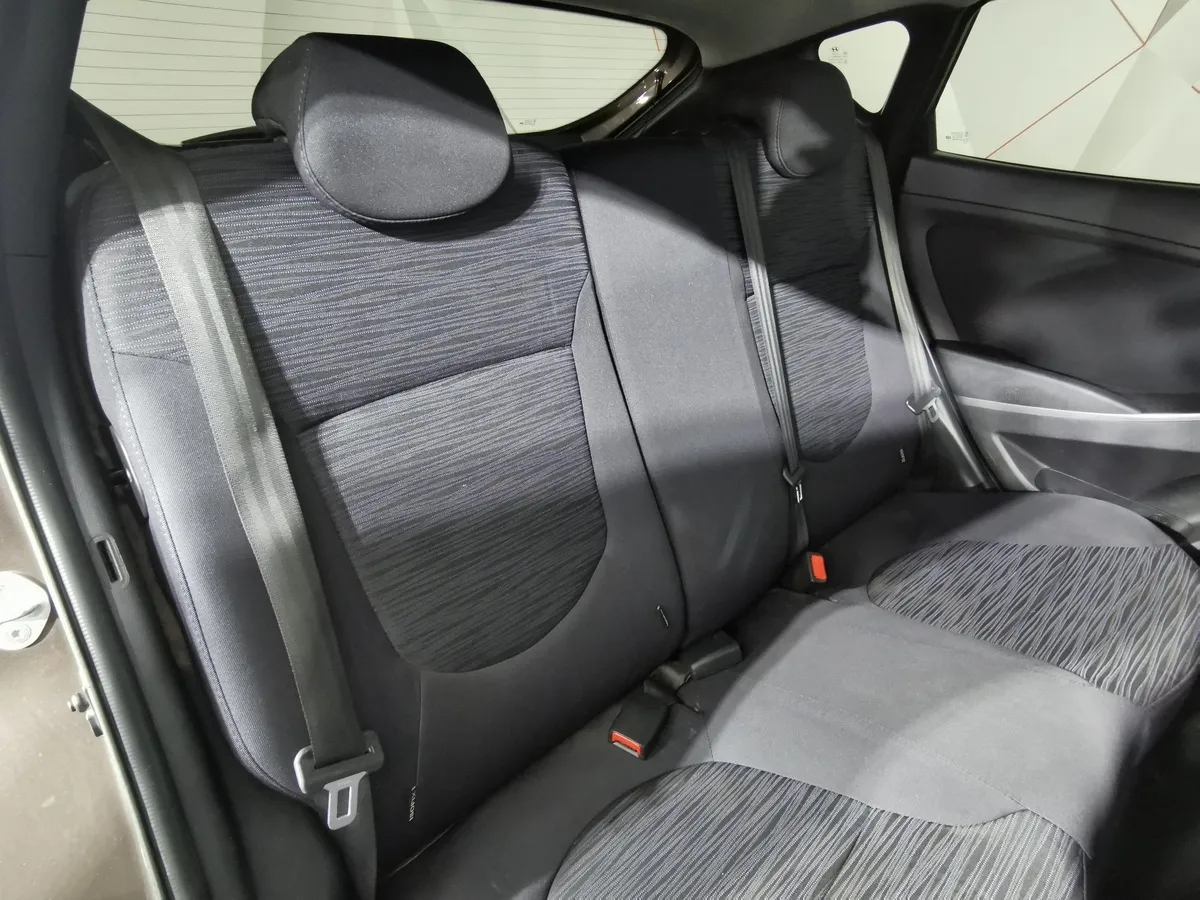 Hyundai Solaris 1.4 MT (107 л.с.) Active Коричневый в АВИЛОН. Слайд №15