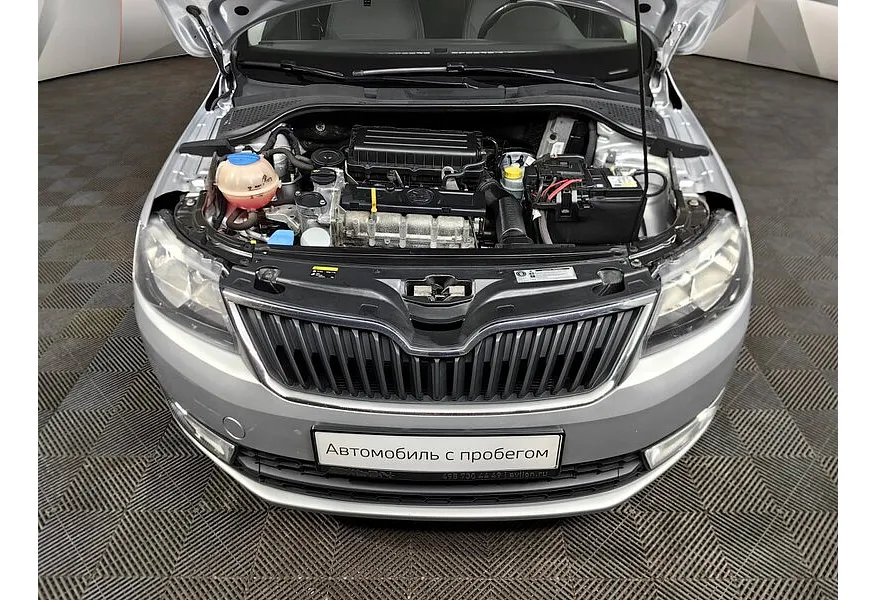 Skoda Rapid 1.6 MT (105 л.с.) Серебристый в АВИЛОН. Слайд №17