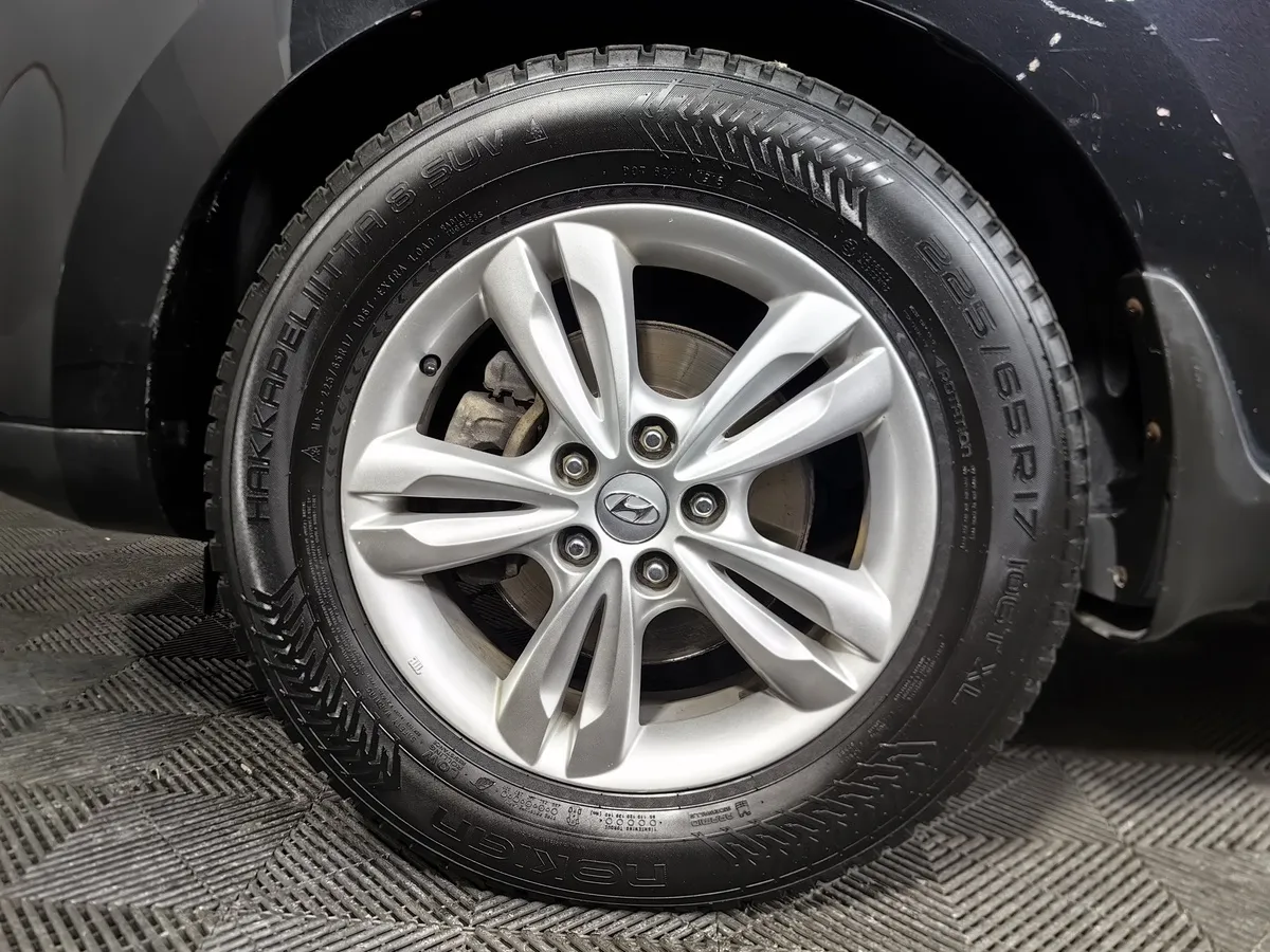 Hyundai ix35 2.0 AT 2WD (150 л.с.) Classic Черный в АВИЛОН. Слайд №9