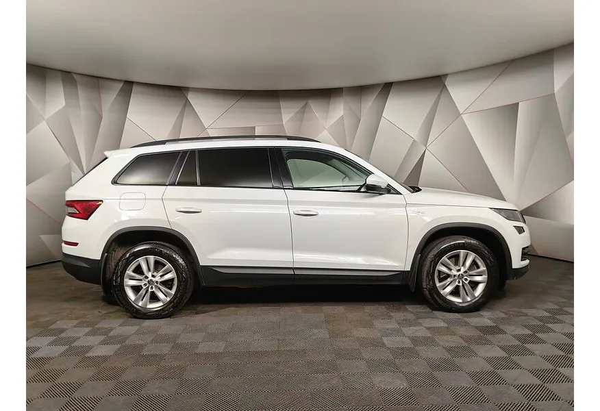 АВИЛОН - Skoda Kodiaq 1.4 TSI DSG 4X4 (150 л.с.) Белый - slide 3