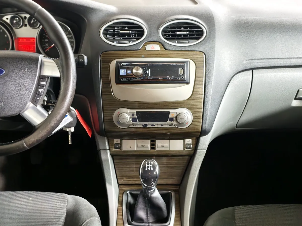 Ford Focus 1.6 MT (116 л.с.) Ghia Оранжевый в АВИЛОН. Слайд №11