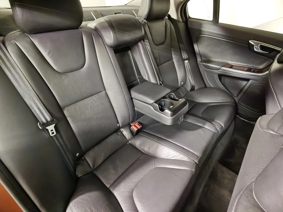 Volvo S60 2.0T Turbo Powershift (203 л.с.) Summum Золотой в АВИЛОН. Слайд №17