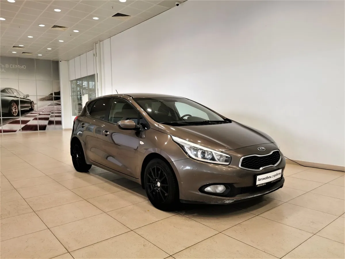 Kia Ceed 1.6 AT (129 л.с.) Коричневый в АВИЛОН. Слайд №3