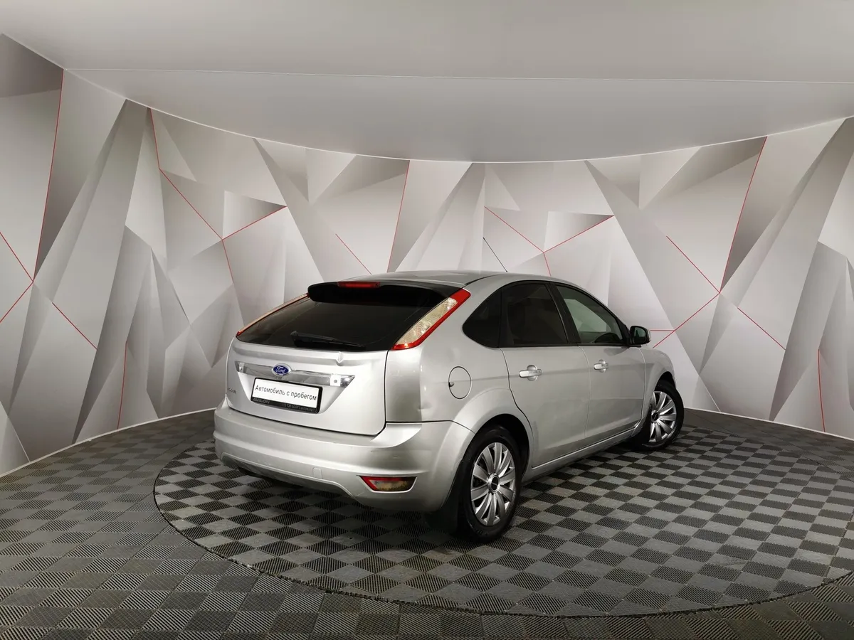 Ford Focus 1.6 MT (101 л.с.) Серебристый в АВИЛОН. Слайд №2