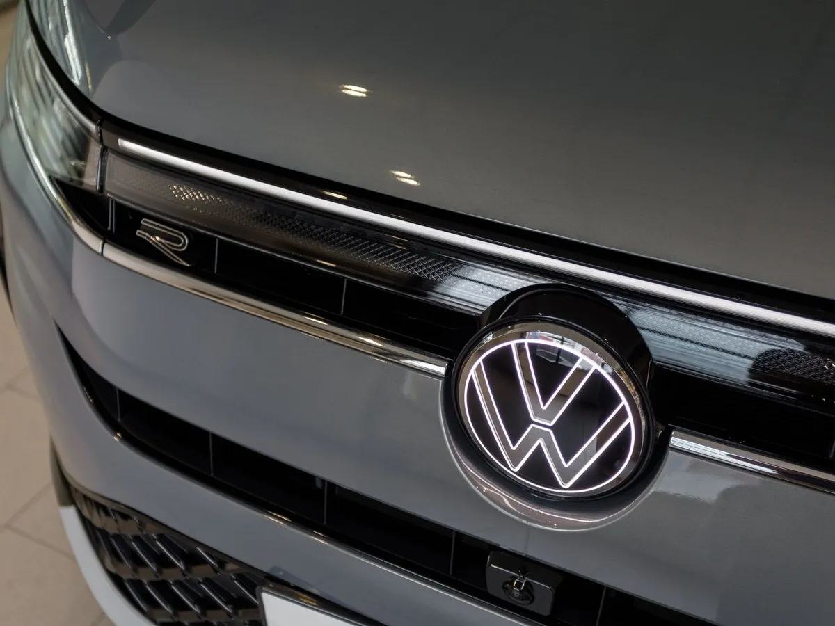 Volkswagen Tavendor 2.0 DSG 4WD (272 л.с.) Р-Лайн Тоуринг Серый в АВИЛОН. Слайд №20