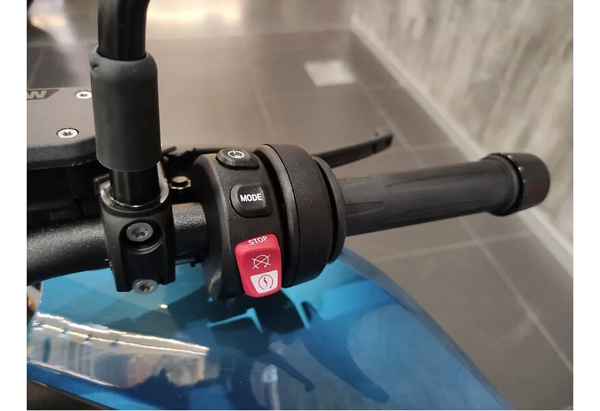 BMW Motorrad R 1300 R R 1300 R 1300 см³ (145 л.с.) (145) 1300 Синий в АВИЛОН. Слайд №7