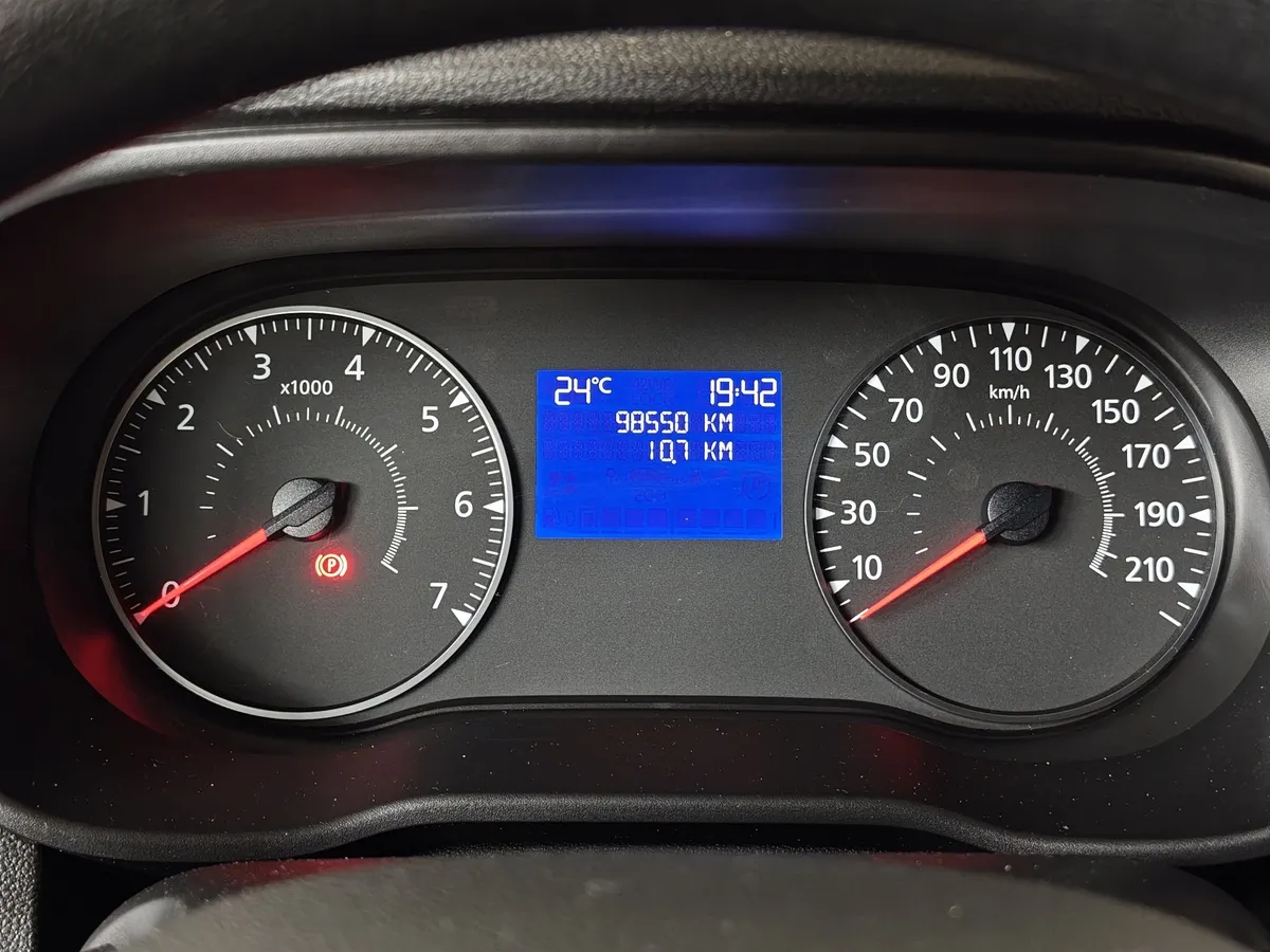 Renault Duster 1.6 MT 4WD (115 л.с.) Оранжевый в АВИЛОН. Слайд №18
