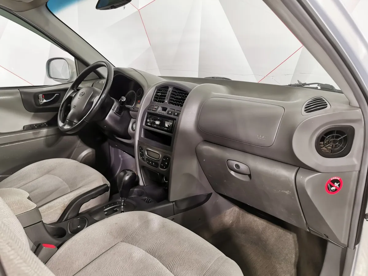 Hyundai Santa Fe 2.7 AT (173 л.с.) Серебристый в АВИЛОН. Слайд №11