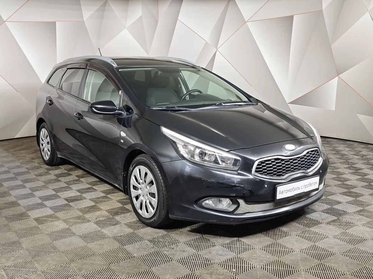 Kia Ceed 1.6 AT (130 л.с.) Luxe Черный в АВИЛОН. Слайд №3