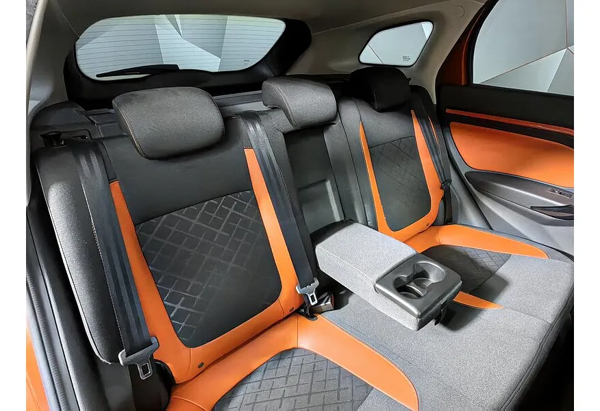 ВАЗ (Lada) Vesta 1.6 CVT (113 л.с.) Оранжевый в АВИЛОН. Слайд №17