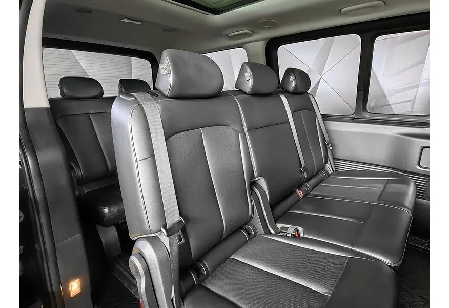 Hyundai Staria 2.2 CRDi 8AT 4WD (177 л.с.) 9 мест High-Tech + Электропривод багажника Черный в АВИЛОН. Слайд №17