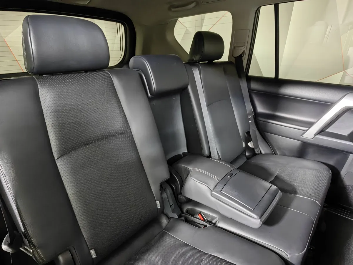 Toyota Land Cruiser Prado 4.0 AT AWD (249 л.с.) Черный в АВИЛОН. Слайд №17
