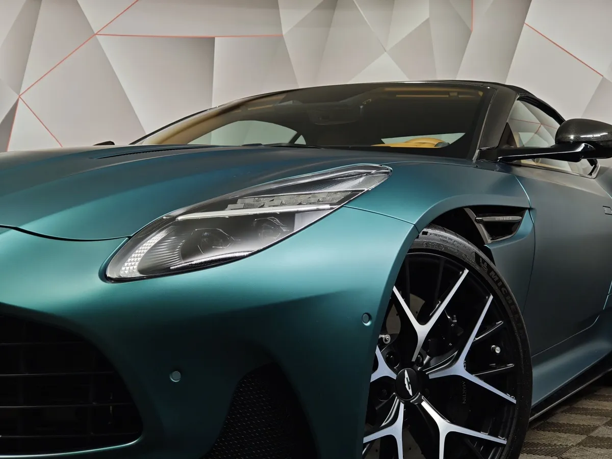 Aston Martin DB12 Volante 5.2 V12 AT (600 л.с.) Зеленый в АВИЛОН. Слайд №20