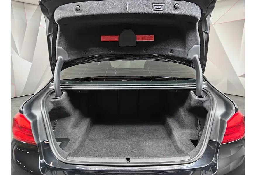 BMW 5 серия 520d xDrive Steptronic (190 л.с.) Черный в АВИЛОН. Слайд №9