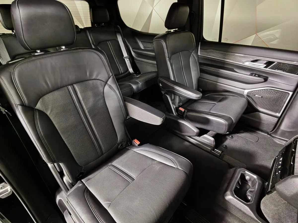 Jeep Grand Wagoneer 5.7 AT 4WD (397 л.с.) 7 мест Overland Черный в АВИЛОН. Слайд №16