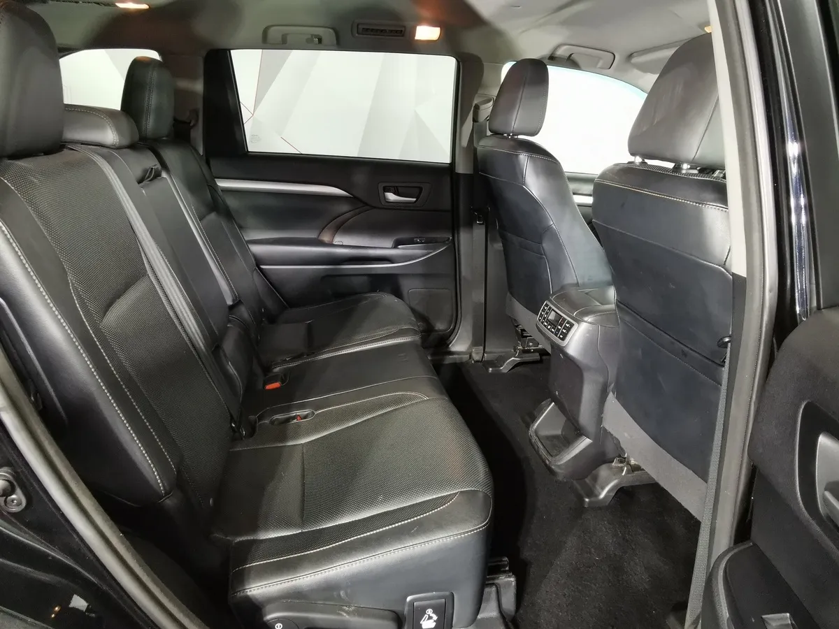 Toyota Highlander 3.5T AT 4WD (249 л.с.) Luxe Safety Черный в АВИЛОН. Слайд №15