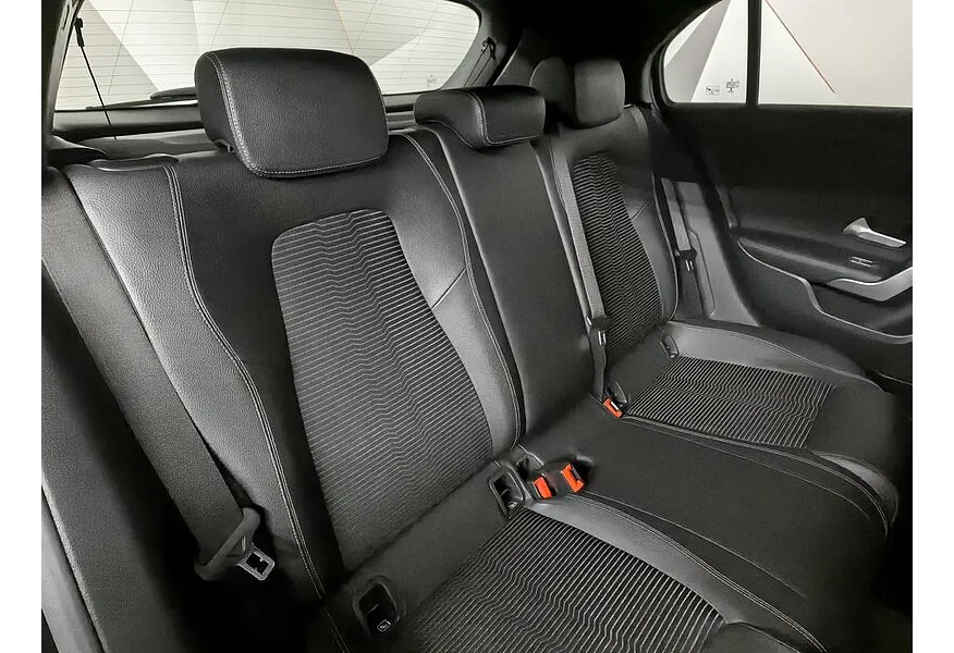 Mercedes-Benz A-Класс A 200 7G-DCT (150 л.с.) Progressive Черный в АВИЛОН. Слайд №15