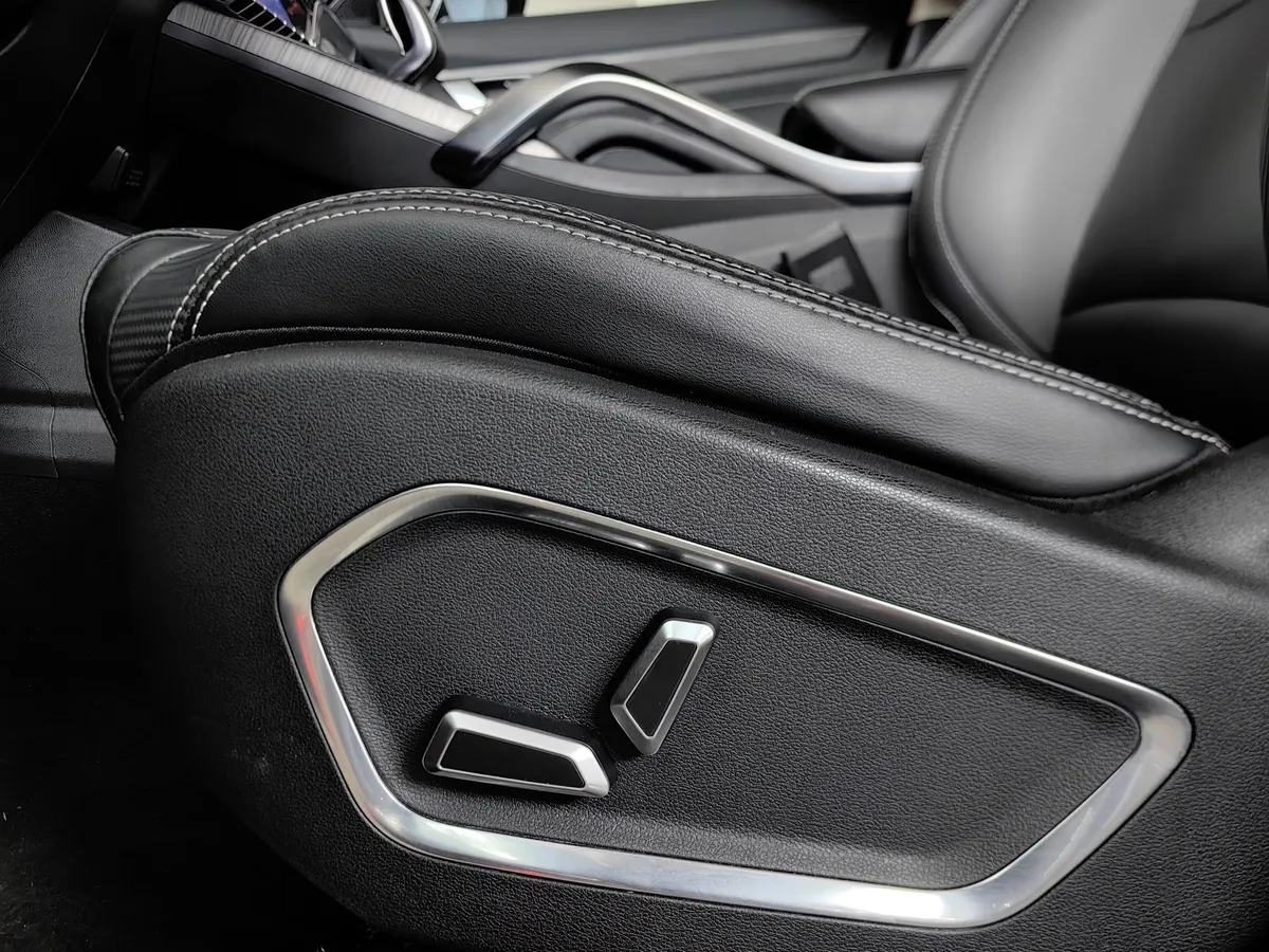 Geely Atlas Pro 1.5T 7DCT AWD (177 л.с.) Flagship Красный в АВИЛОН. Слайд №20