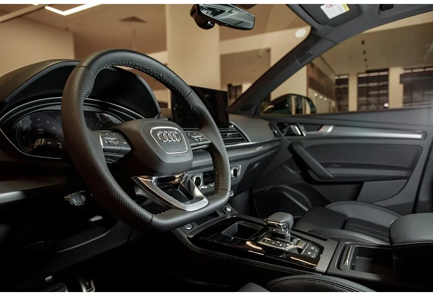 Audi Q5 L 2.0 TFSI S tronic quattro (245 л.с.) Luxury Dynamic Черный в АВИЛОН. Слайд №16