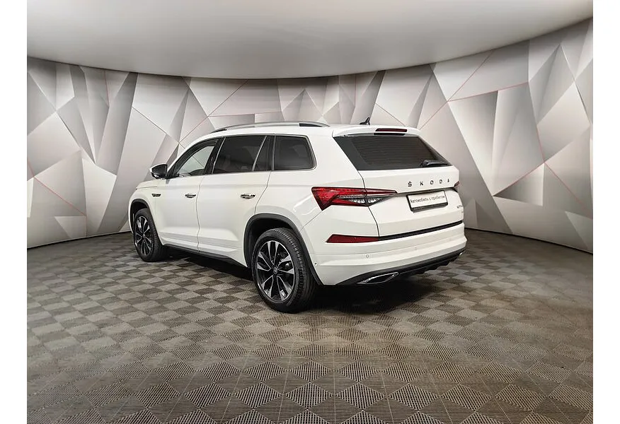 Skoda Kodiaq 2.0 TSI DSG 4WD (220 л.с.) Белый в АВИЛОН. Слайд №4