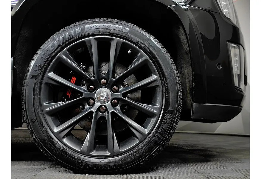 Cadillac Escalade 6.2 V8 AT AWD (420 л.с.) Sport Platinum Черный в АВИЛОН. Слайд №9