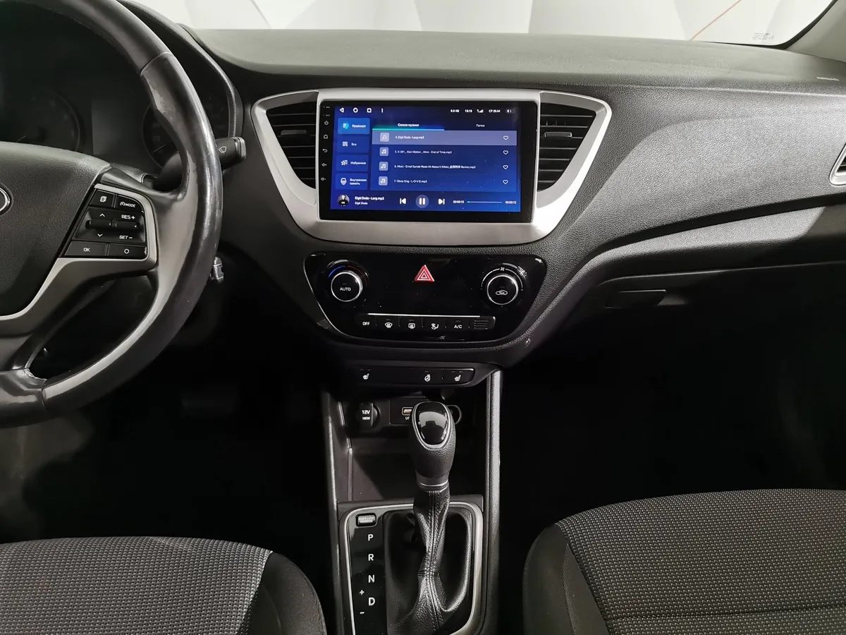 Hyundai Solaris 1.6 MT (123 л.с.) Comfort Черный в АВИЛОН. Слайд №15