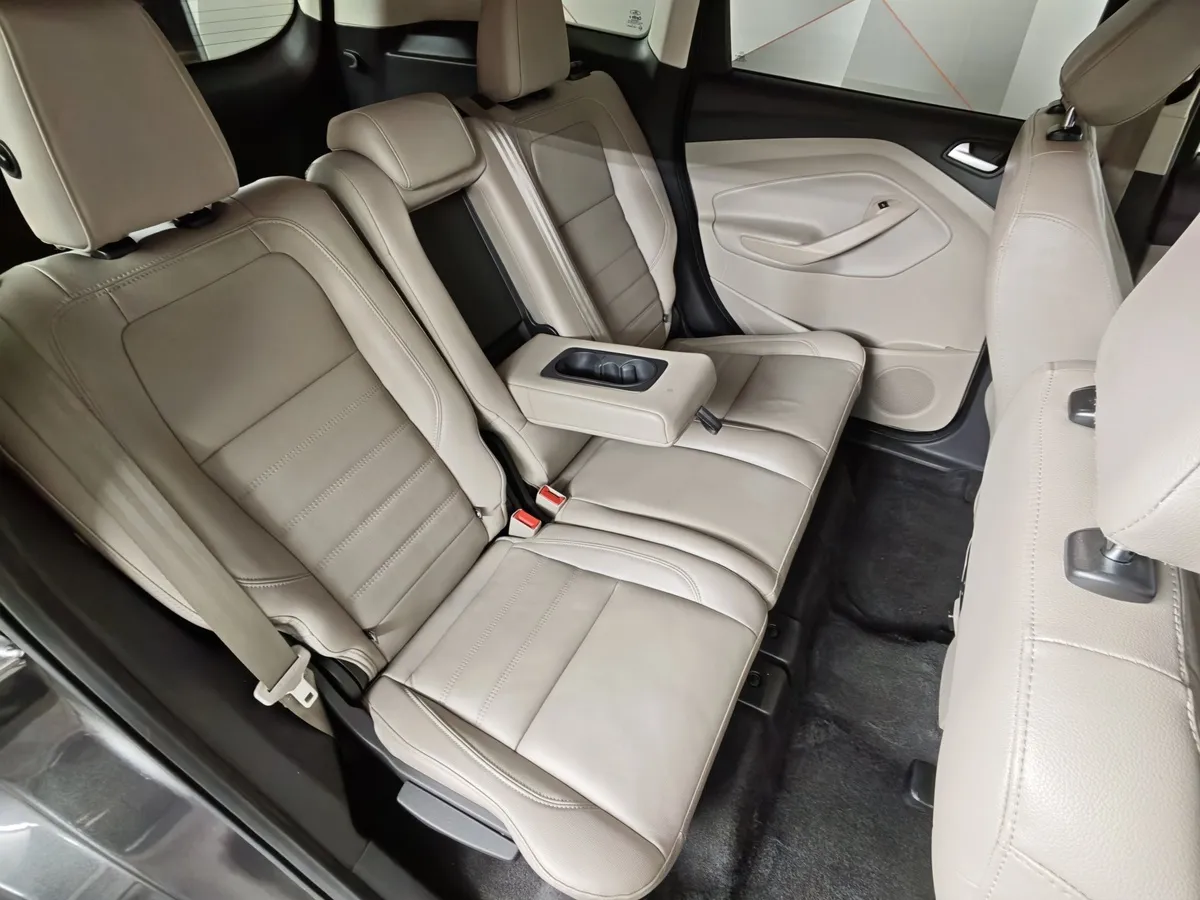 Ford Escape 1.5 EcoBoost AT (182 л.с.) Серый в АВИЛОН. Слайд №17