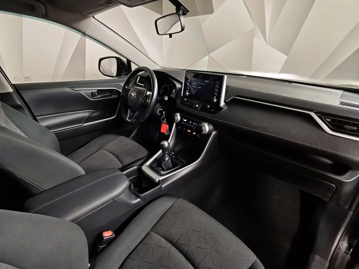 Toyota RAV4 2.0i MT (149 л.с.) Черный в АВИЛОН. Слайд №12