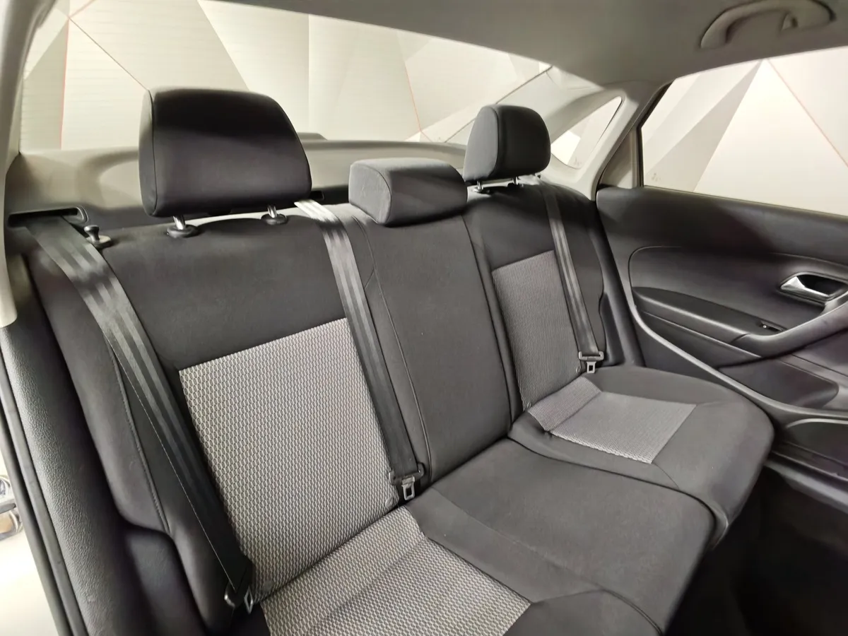 Volkswagen Polo 1.6 MT (105 л.с.) Comfortline Серебристый в АВИЛОН. Слайд №15