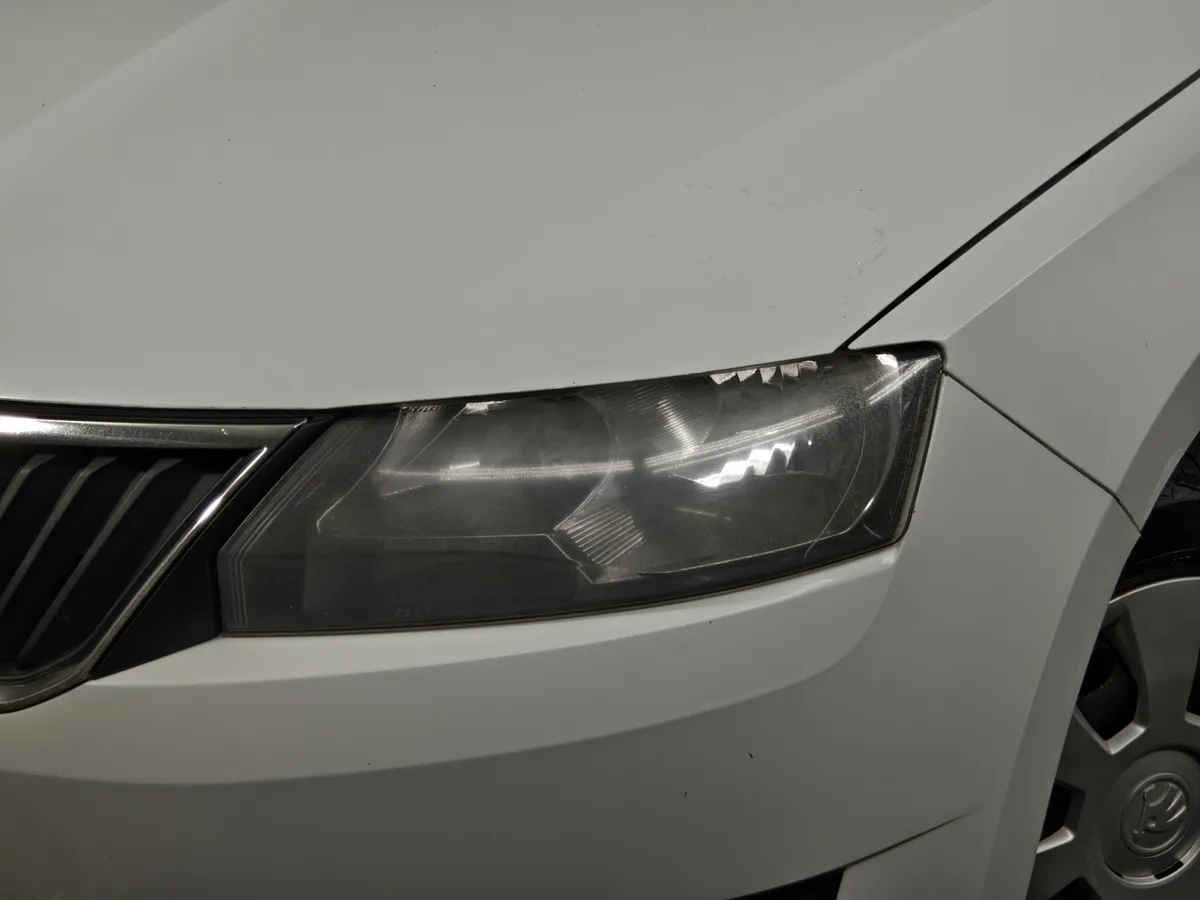 Skoda Rapid 1.6 MT (90 л.с.) Белый в АВИЛОН. Слайд №10
