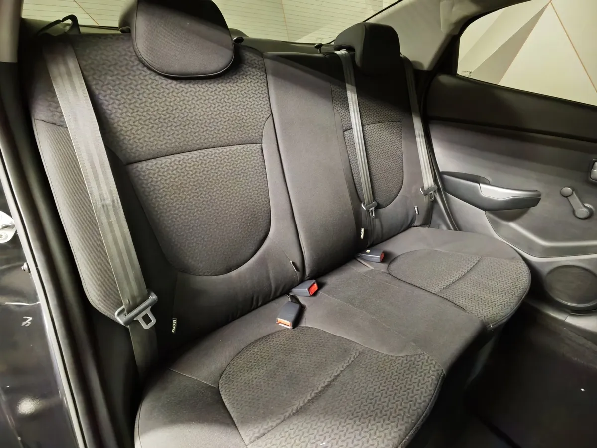 Kia Rio 1.4 MT (107 л.с.) Черный в АВИЛОН. Слайд №15