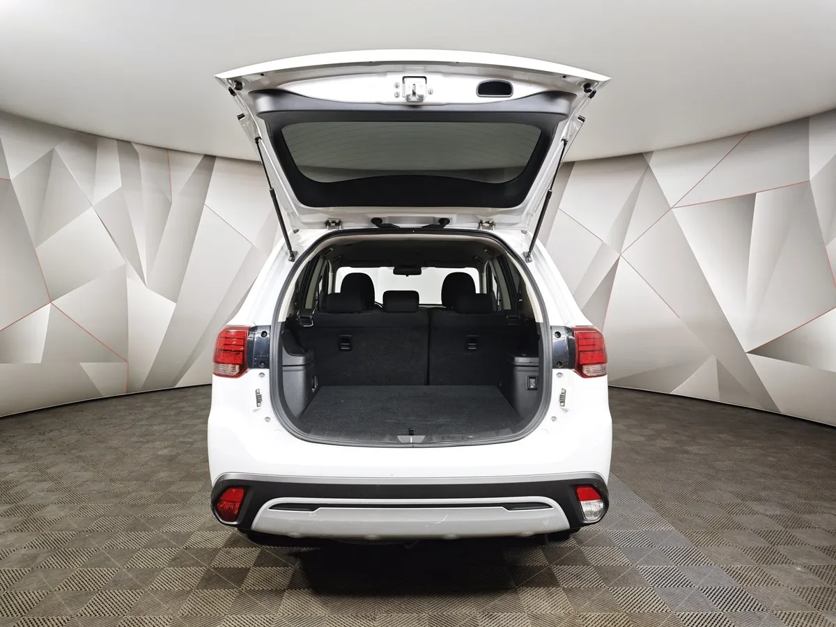 Mitsubishi Outlander 2.0 CVT (146 л.с.) Invite Белый в АВИЛОН. Слайд №12