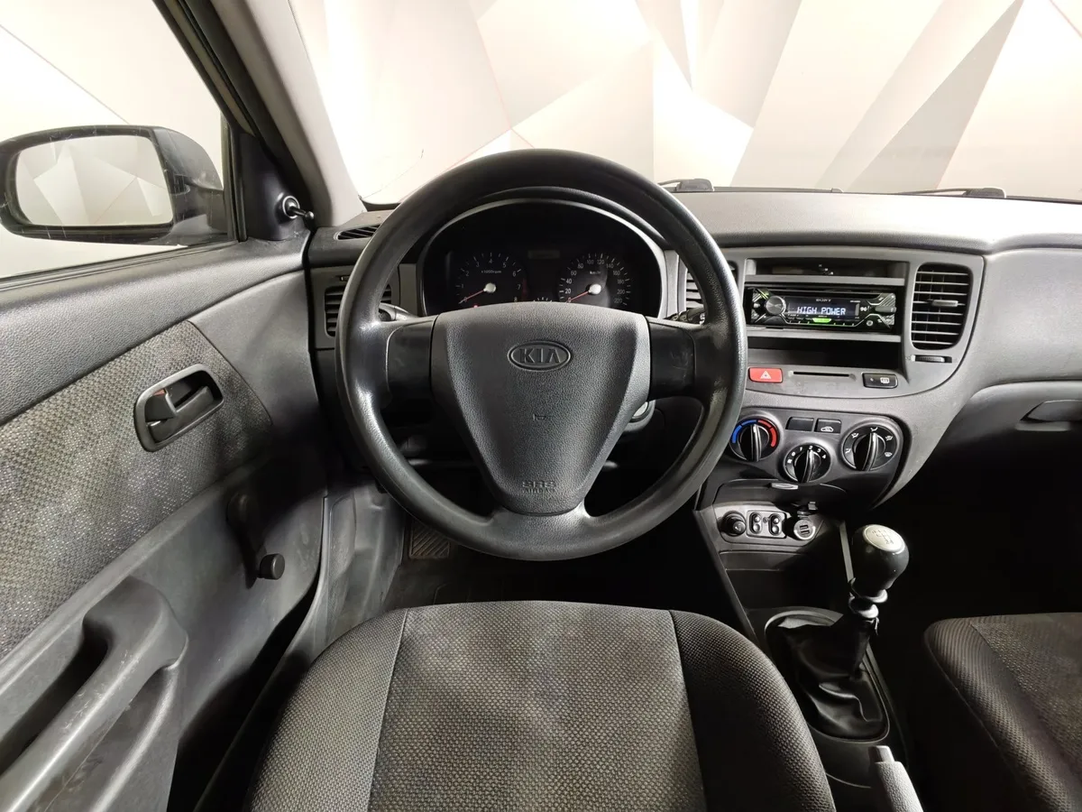 Kia Rio 1.4 MT (97 л.с.) Бежевый в АВИЛОН. Слайд №18