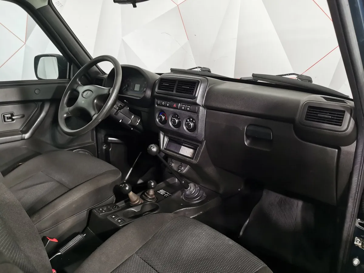 ВАЗ (Lada) 4x4 1.7 MT 8 кл. (83 л.с.) Зеленый в АВИЛОН. Слайд №11