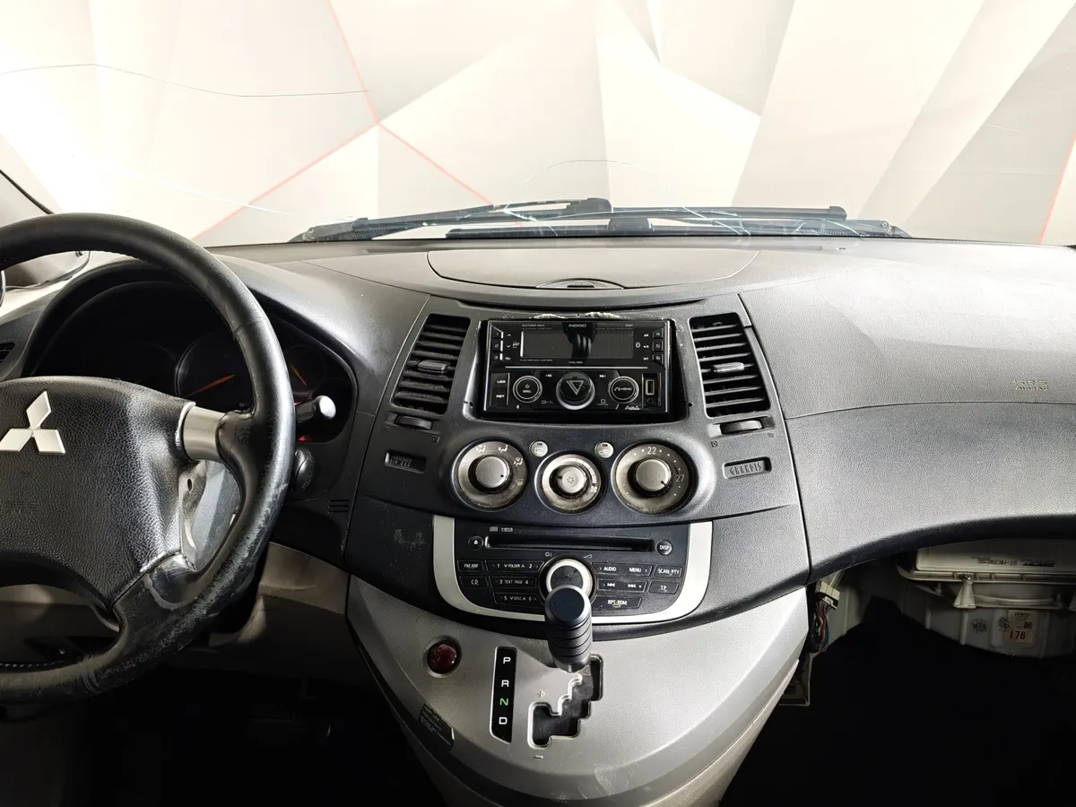 Mitsubishi Grandis 2.4 AT 4WD (165 л.с.) Белый в АВИЛОН. Слайд №12