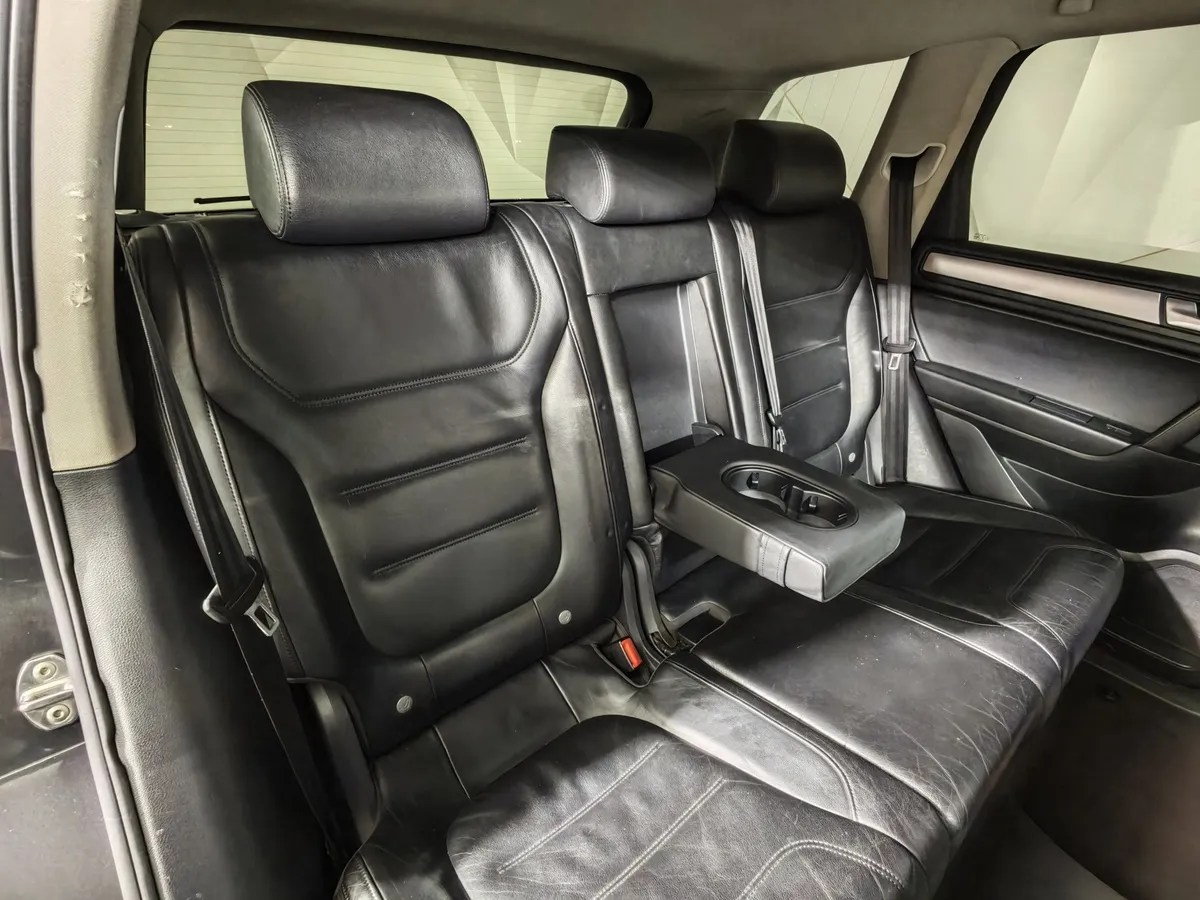 Volkswagen Touareg 3.6 FSI Tiptronic 4Motion (249 л.с.) V6 FSI Серый в АВИЛОН. Слайд №17