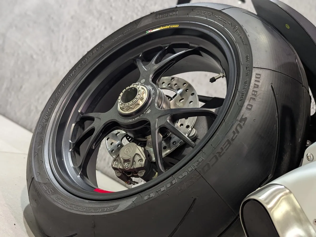Ducati Panigale V4 1100 см³ (214 л.с.) 1103 Красный в АВИЛОН. Слайд №8