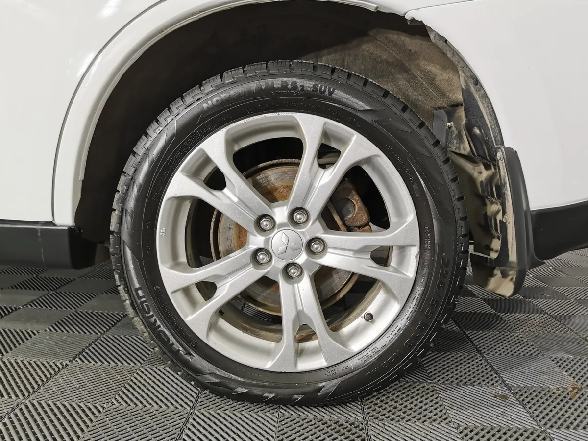 Mitsubishi Outlander 2.4 MIVEC CVT 4WD (167 л.с.) Instyle Белый в АВИЛОН. Слайд №9