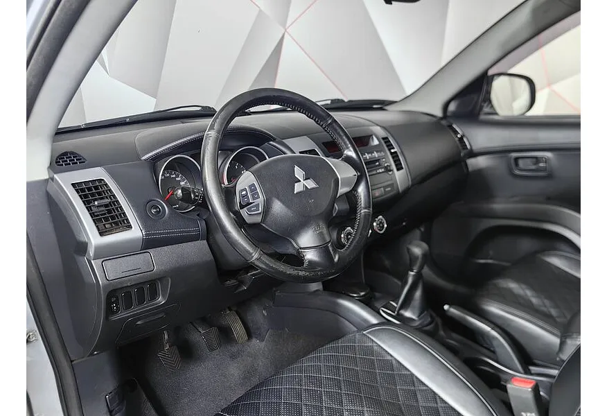 АВИЛОН - Mitsubishi Outlander 2.0 MT 2WD (147 л.с.) Серебристый - slide 12