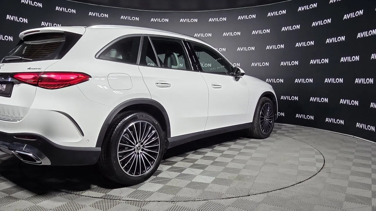Mercedes-Benz GLC 300 4MATIC 9G-TRONIC (258 л.с.) Белый в АВИЛОН. Слайд №5