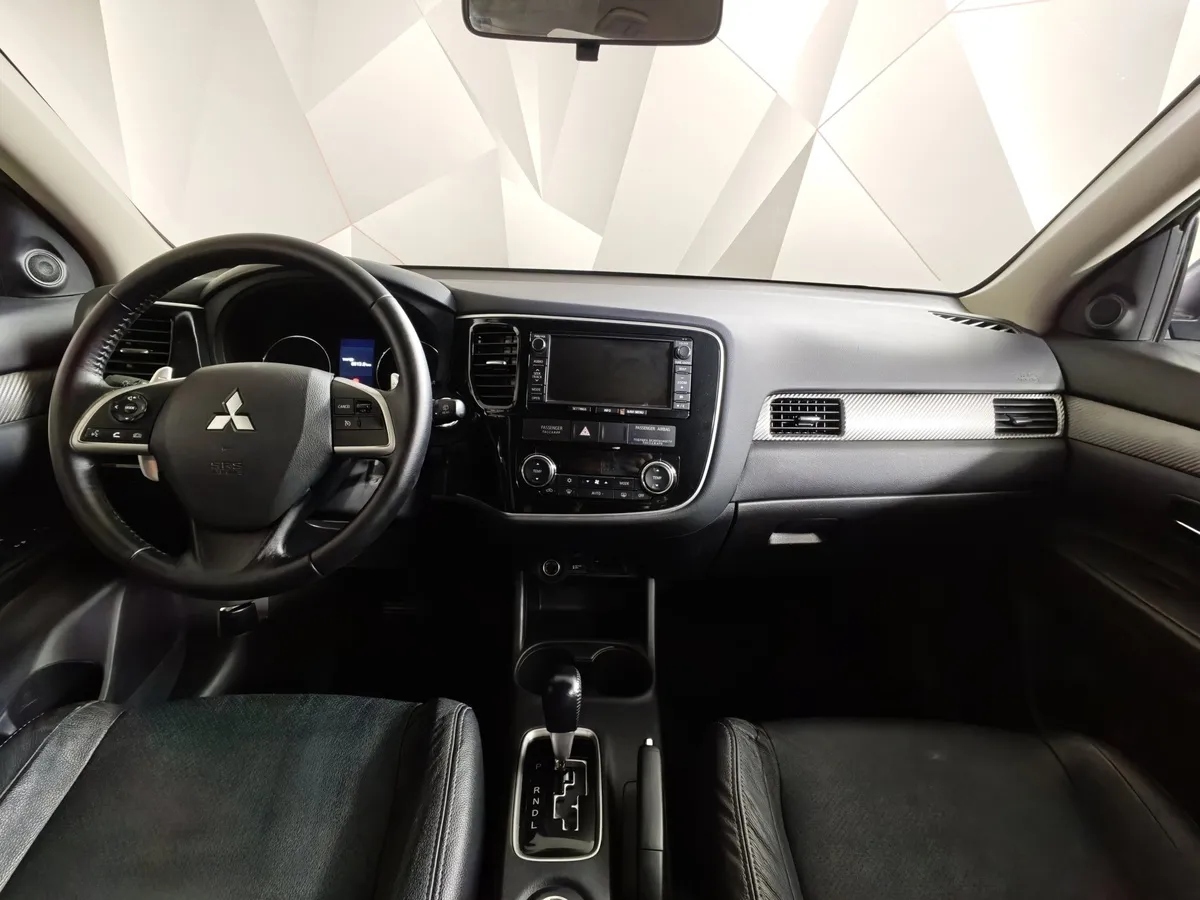 Mitsubishi Outlander 2.4 MIVEC CVT 4WD (167 л.с.) Ultimate Plus Белый в АВИЛОН. Слайд №14