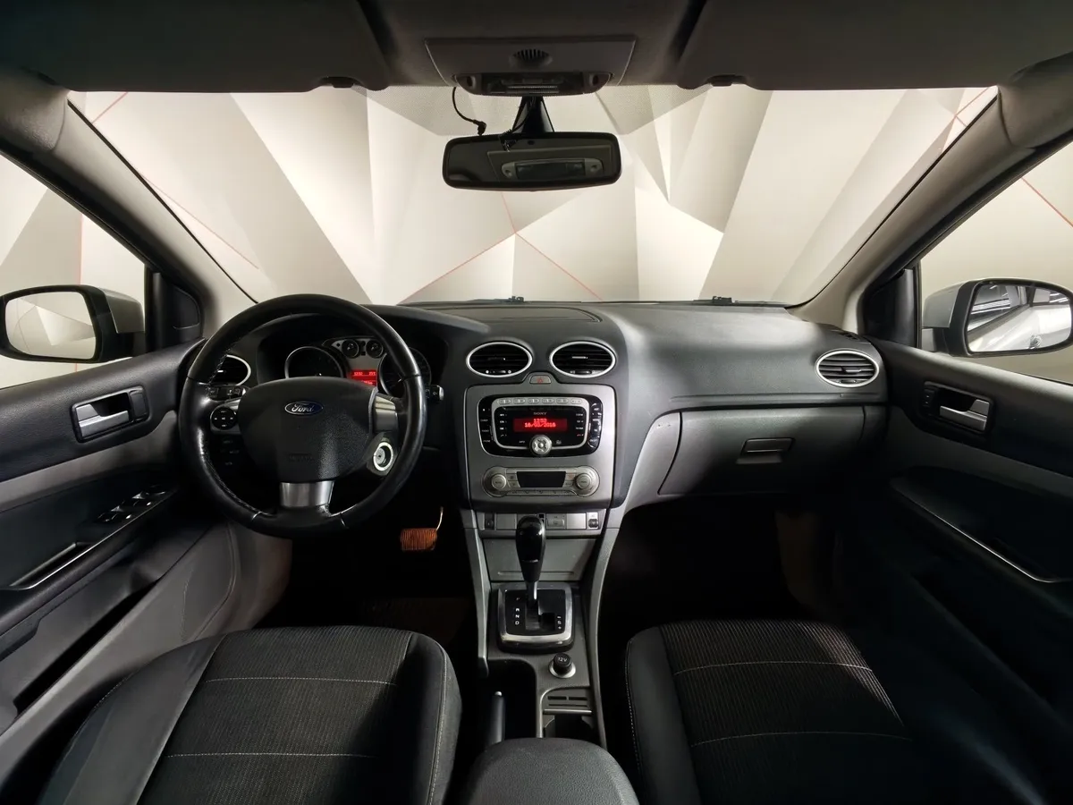 Ford Focus 1.6 AT (101 л.с.) Ghia Серебристый в АВИЛОН. Слайд №12