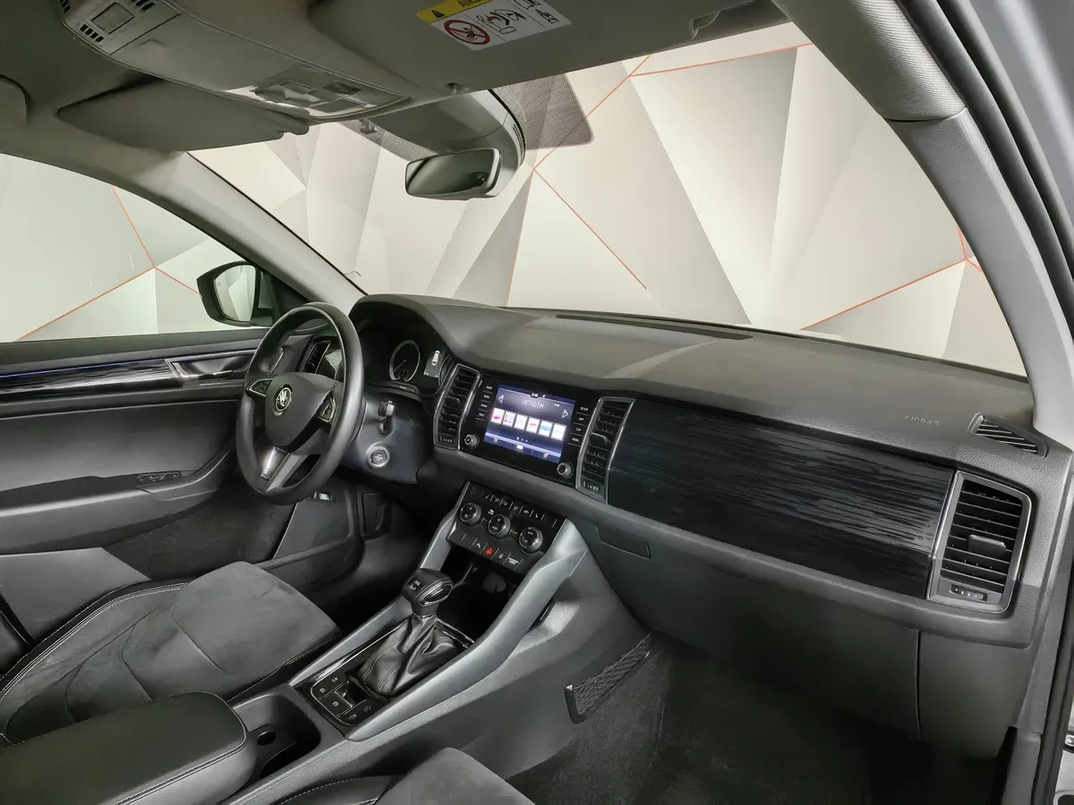 Skoda Kodiaq 2.0 TSI DSG 4X4 (180 л.с.) Серебристый в АВИЛОН. Слайд №12