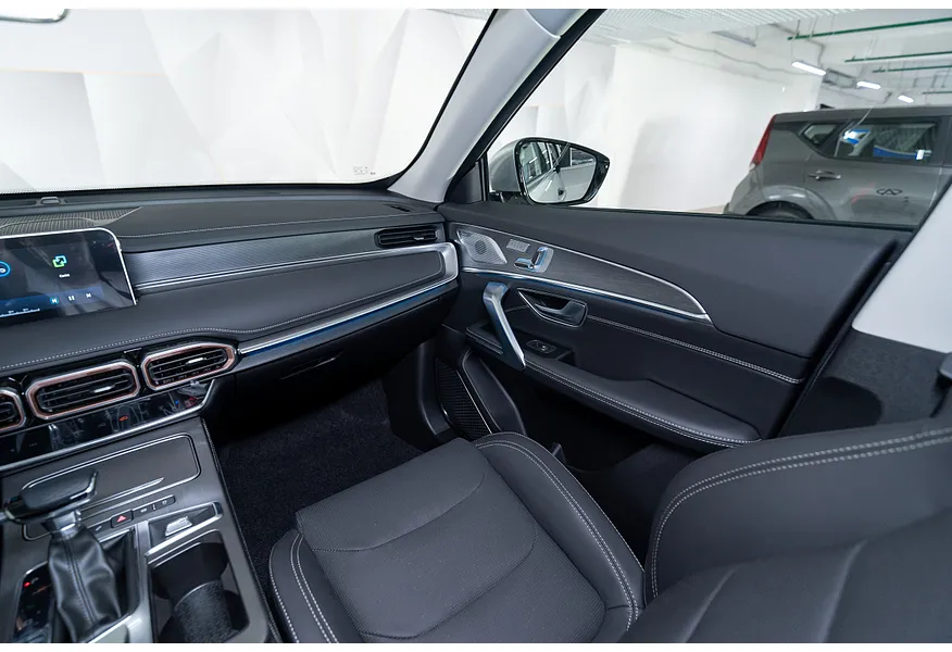 АВИЛОН - JETOUR X70 Plus 1.6 DCT (190 л.с.) Comfort Серебристый - slide 5