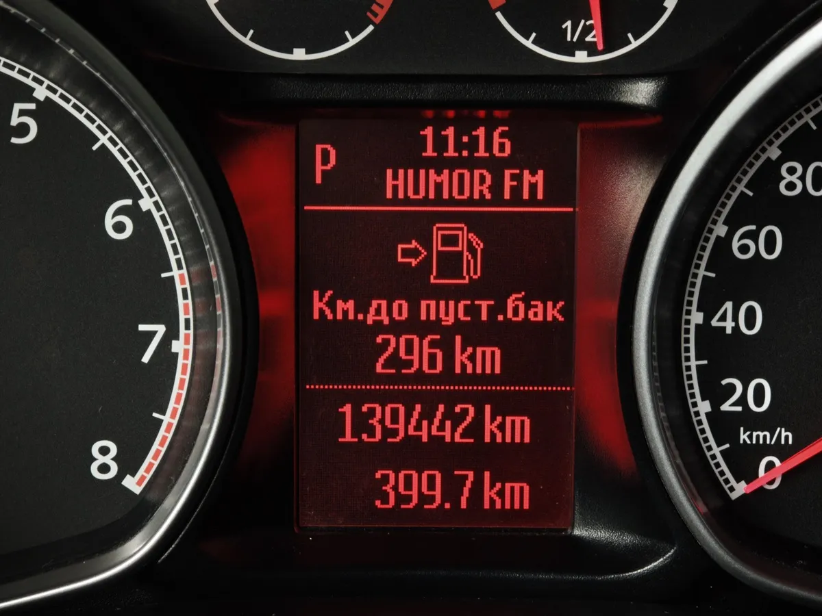 Ford Mondeo 2.3 AT (160 л.с.) Ghia Красный в АВИЛОН. Слайд №18