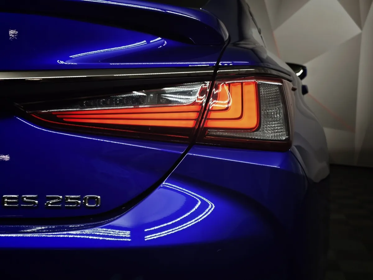 Lexus ES 250 2.5 AT (200 л.с.) Luxury Синий в АВИЛОН. Слайд №22