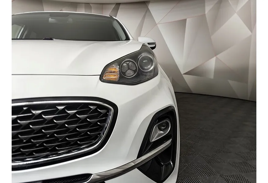 Kia Sportage 2.0 AT (150 л.с.) Luxe Белый в АВИЛОН. Слайд №10