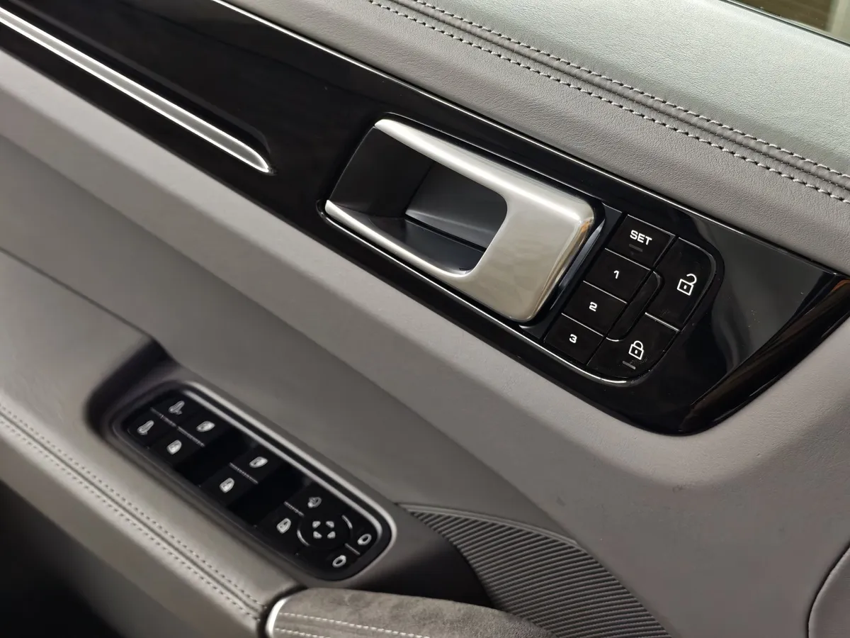 Porsche Cayenne Coupe 3.0 Tiptronic AWD (340 л.с.) Серый в АВИЛОН. Слайд №21